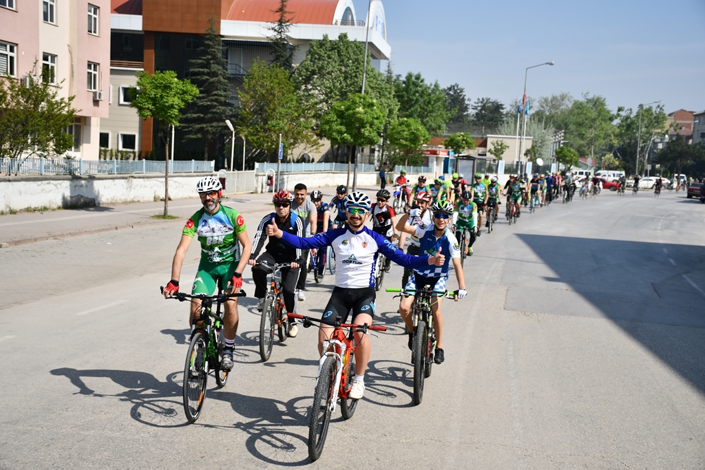 Bisikletçiler Baharı İnegöl Turuyla Karşıladı