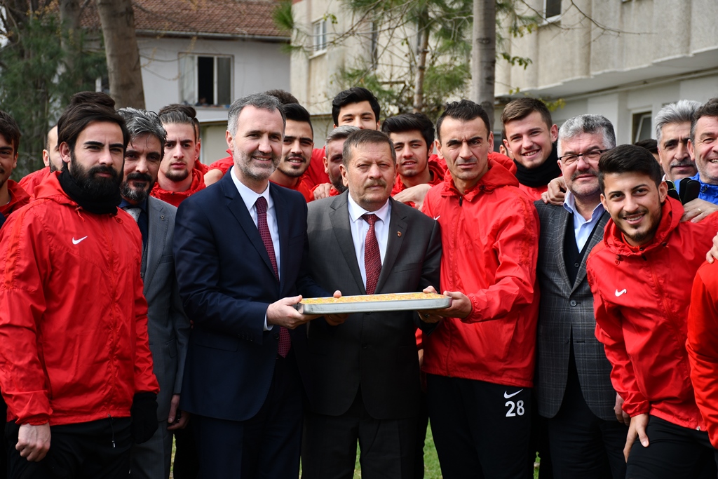 Performansınız Bizleri Umutlandırıyor Gururlandırıyor