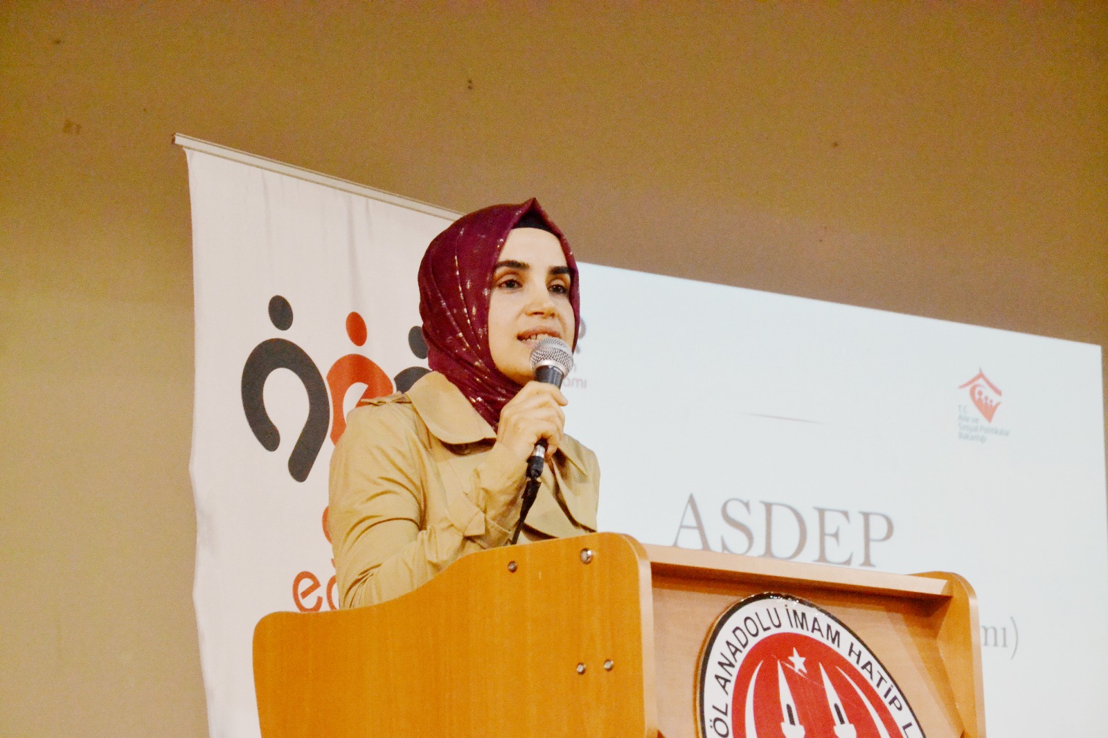 Sosyal Hizmetlerden Öğrencilere Eğitim Semineri