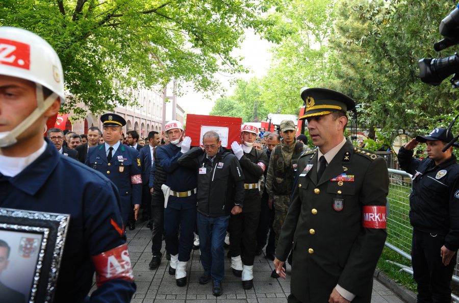 Bursa Şehidini Bağrına Bastı