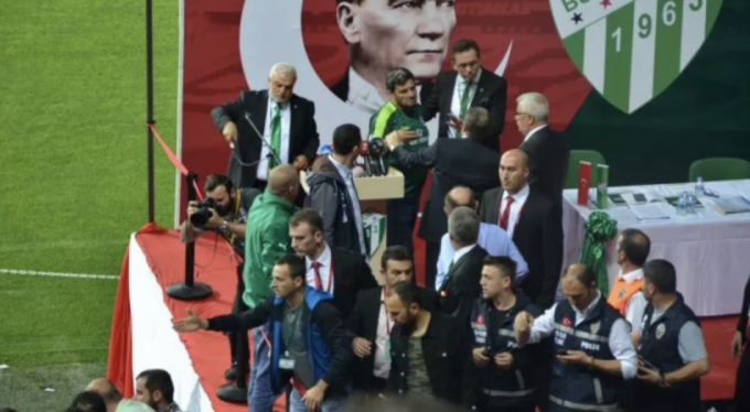 Bursaspor Kongresinde Kavga Çıktı