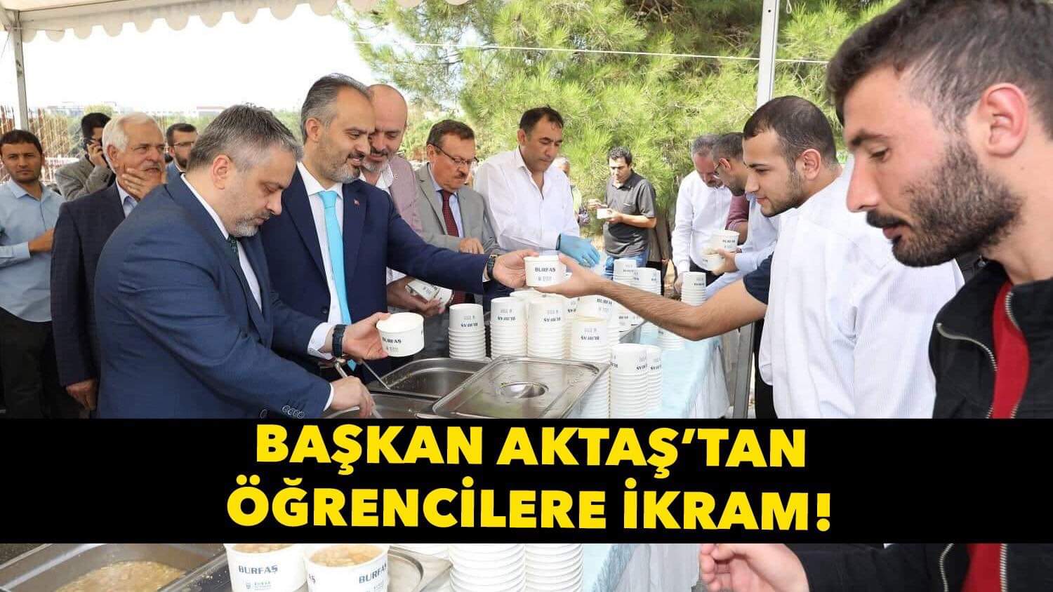 Üniversite öğrencilerine aşure ikramı