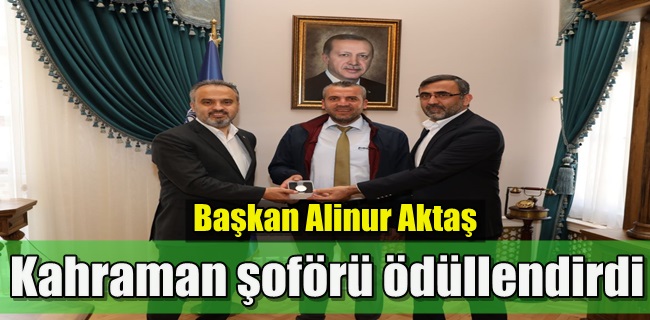 Başkan kahraman şoförü ödüllendirdi