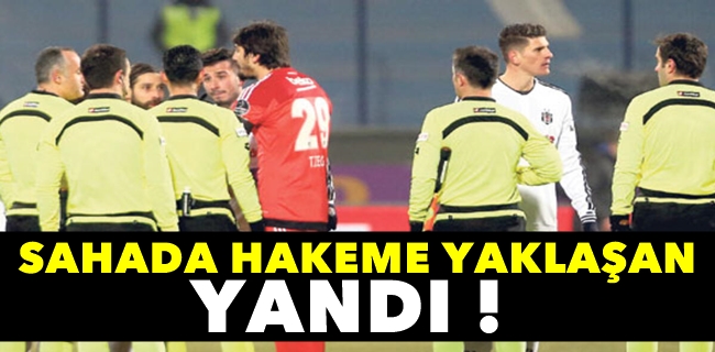 Sahada hakeme yaklaşan yandı!