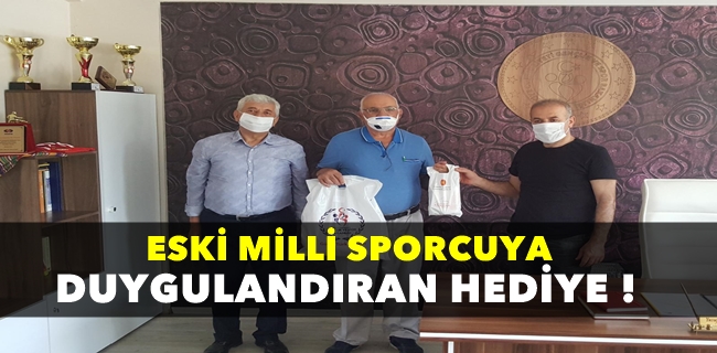 MİLLİ SPORCUYA DUYGULANDIRAN HEDİYE