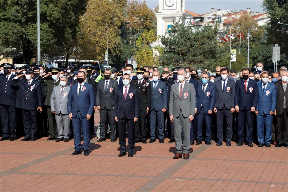 Cumhuriyet Bayramı coşkusu resmi törenle başladı !