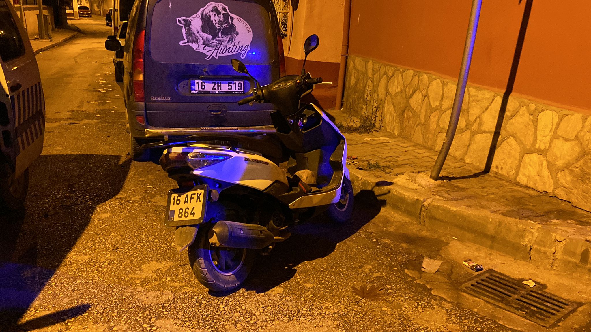Emanet aldığı motosiklet ile uyuşturucu satarken yakalandı