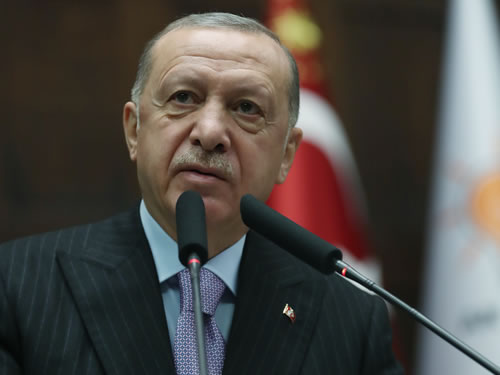 Erdoğan ; dimdik ayaktayız !