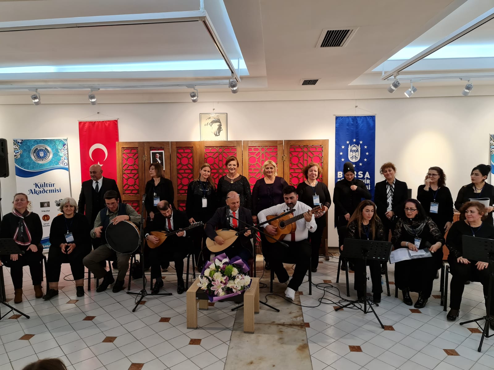 Atatürk türkü ve şiirlerle anıldı
