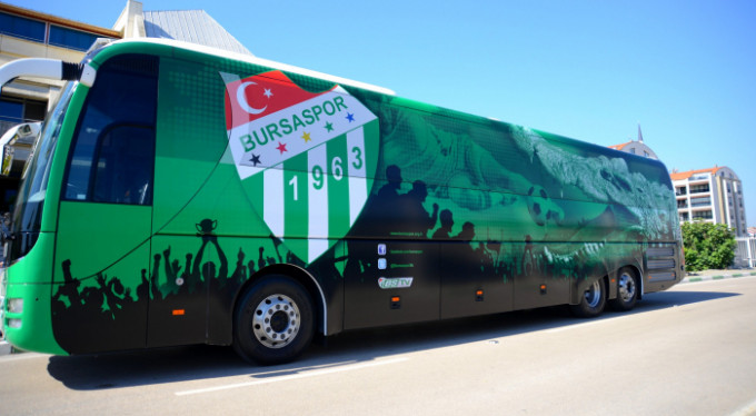 Bursaspor takım otobüsüne çirkin saldırı !