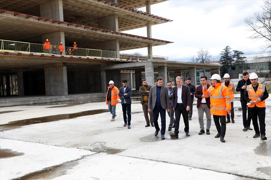İnegöl Yeni Belediye Binası Ve Kent Meydanına Kavuşuyor