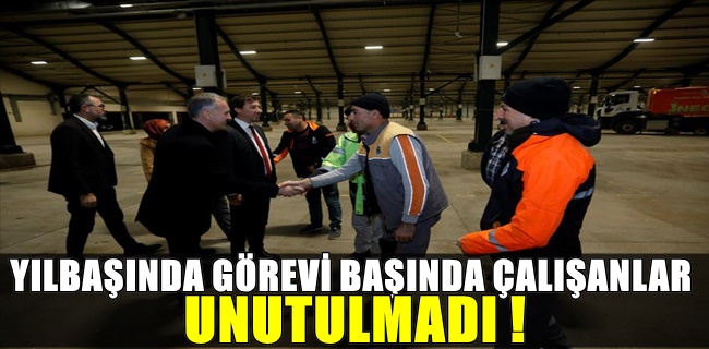 Protokol Yeni Yıla Mesaideki Kamu Personeli Ve Esnafla Girdi