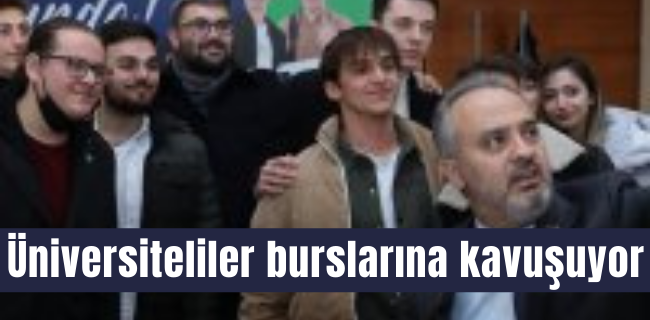 Üniversiteliler burslarına kavuşuyor