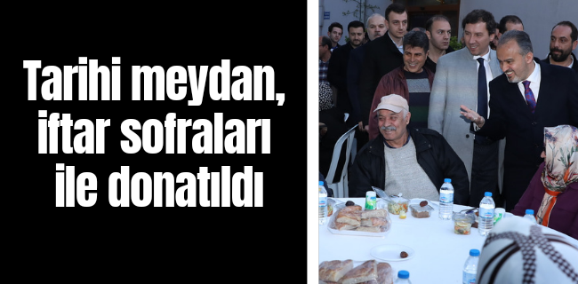 Tarihi meydan, iftar sofraları ile donatıldı