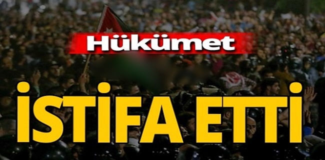 Hükümet istifa etti !