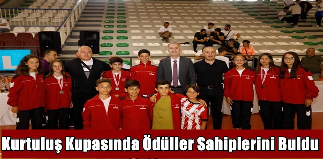 Kurtuluş Kupasında Ödüller Sahiplerini Buldu