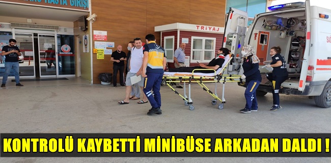 Motosiklet sürücüsü önündeki minibüse daldı !