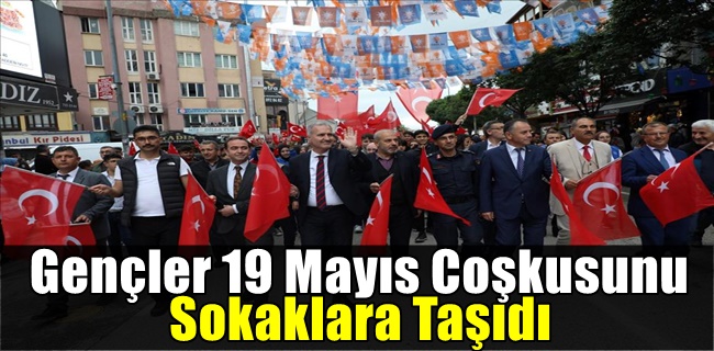 Gençler 19 Mayıs Coşkusunu Sokaklara Taşıdı