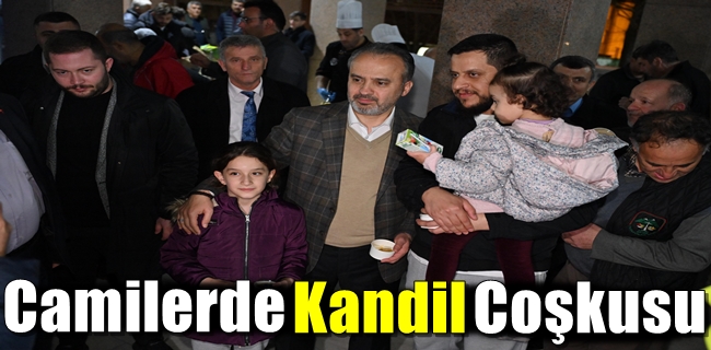 Camilerde kandil coşkusu